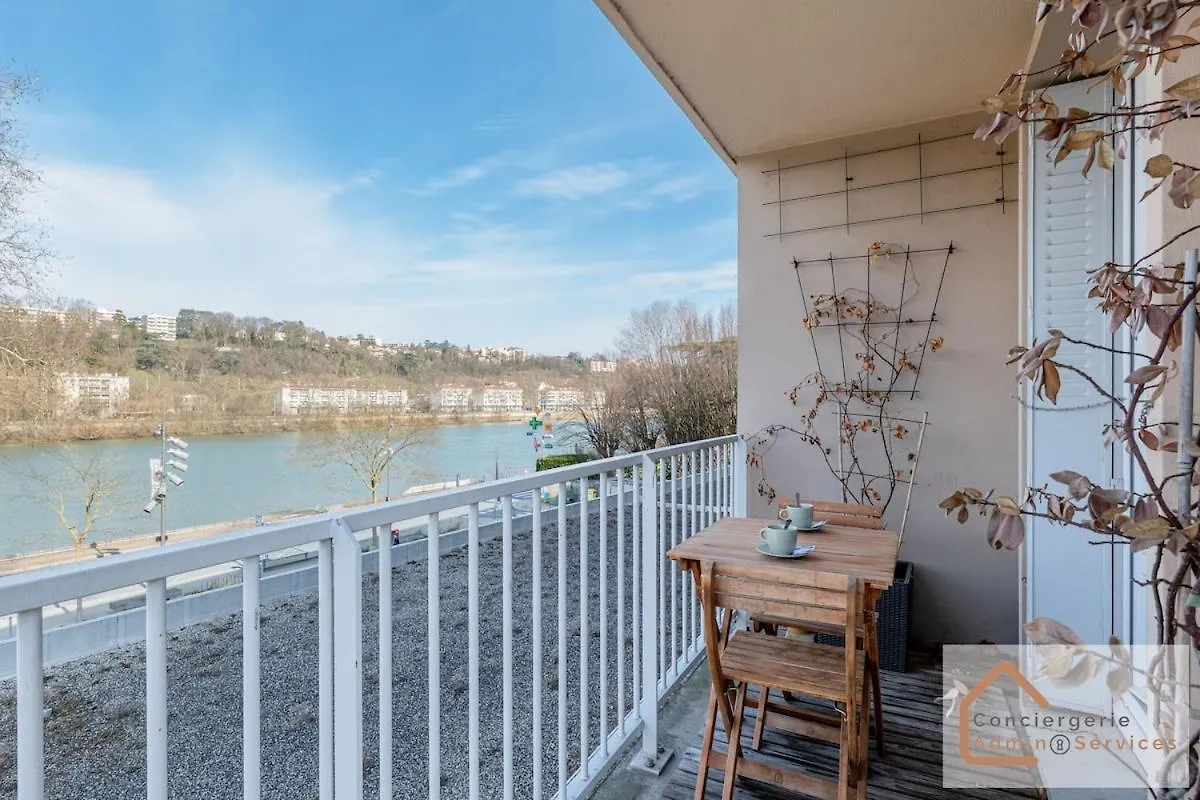 アパート カリュイール・エ・キュイールAgreable T3 Avec Balcon Et Parking Inclusアパートメント